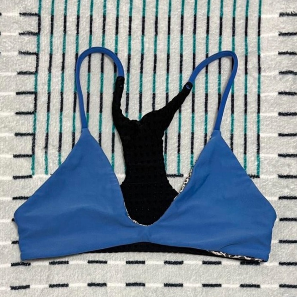 Acacia jaws top in royal blue (m)